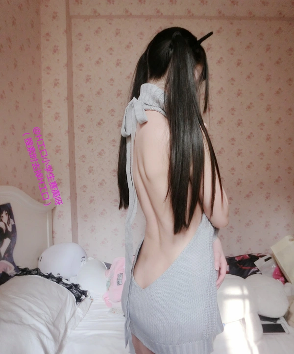 露背黑色毛衣 - 双马尾少女赛高酱